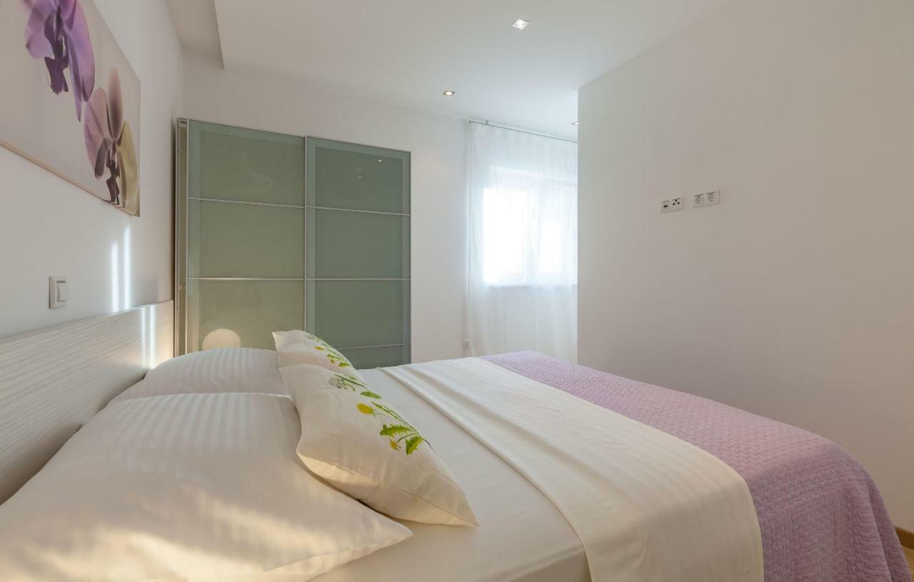 Olive Tree Apartment *